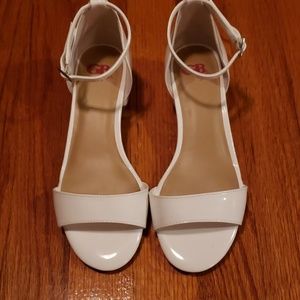 Girl's GB Girls white ankle strap shoes NWOT